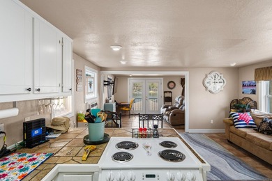 Beautiful Lake Hamilton condo with a prime location. Features - photo 8