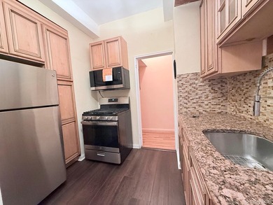 Well-proportioned one-bedroom co-op featuring a spacious living - photo 3