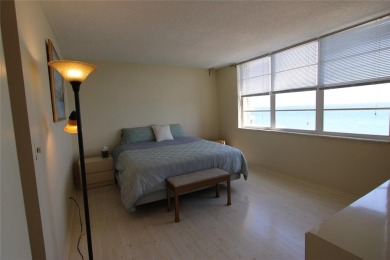 DIRECT OCEAN VIEWS. SOUTHEAST CORNER APT.  2/2 BEDROOM SPLIT