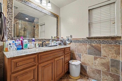 Spacious house, setting on a corner lot with very fast access to - photo 22