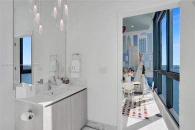 Penthouse Palace in the Sky-Breathtaking Views of Biscayne Bay &