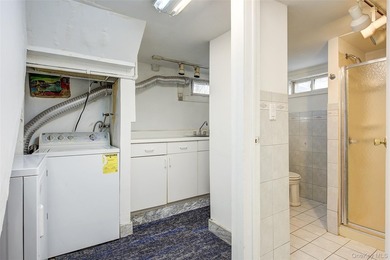 Welcome to this lovely 3 bed, 2 bath home located in the - photo 23