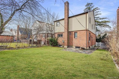 Welcome to this lovely 3 bed, 2 bath home located in the - photo 27
