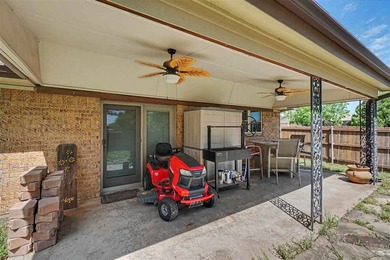 Spacious house, setting on a corner lot with very fast access to - photo 34