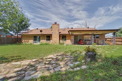 Spacious house, setting on a corner lot with very fast access to - photo 35