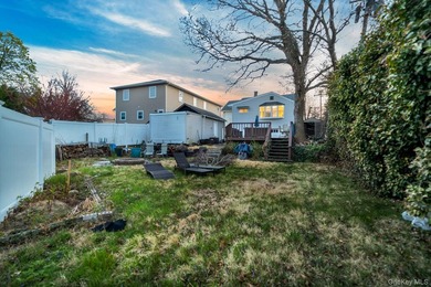 Welcome To This 2 Bed 2 Bath On An Oversized Lot. Right In The - photo 31