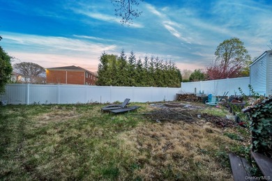 Welcome To This 2 Bed 2 Bath On An Oversized Lot. Right In The - photo 32