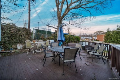 Welcome To This 2 Bed 2 Bath On An Oversized Lot. Right In The - photo 34
