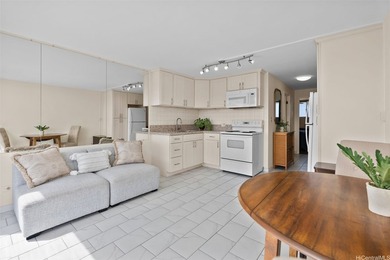 High-floor Aloha Lani unit in central Waikiki with sweeping - photo 2