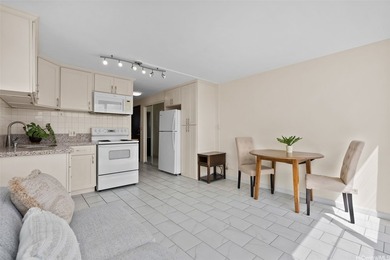 High-floor Aloha Lani unit in central Waikiki with sweeping - photo 3