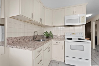 High-floor Aloha Lani unit in central Waikiki with sweeping - photo 5