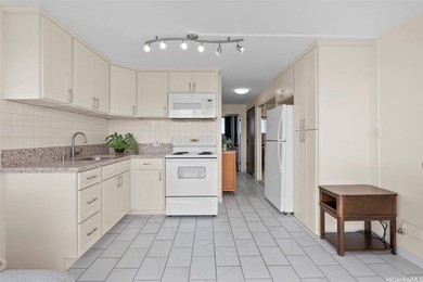 High-floor Aloha Lani unit in central Waikiki with sweeping - photo 6