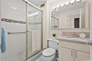 High-floor Aloha Lani unit in central Waikiki with sweeping - photo 8