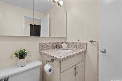 High-floor Aloha Lani unit in central Waikiki with sweeping - photo 9