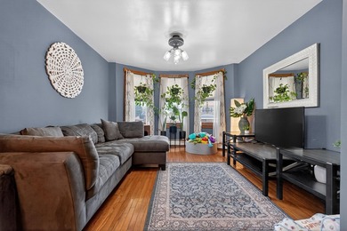Exceptional opportunity to own a beautifully maintained - photo 1