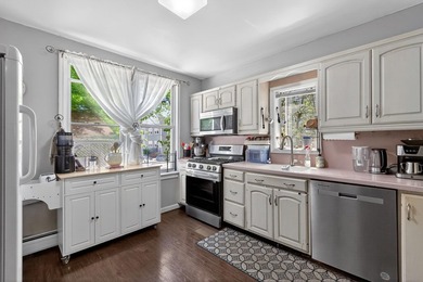 Exceptional opportunity to own a beautifully maintained - photo 9