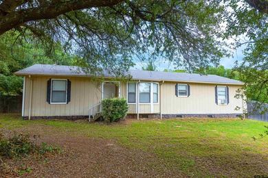 Enjoy peaceful country living just minutes from the fishing and - photo 2