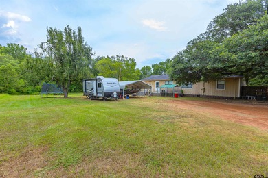 Enjoy peaceful country living just minutes from the fishing and - photo 3