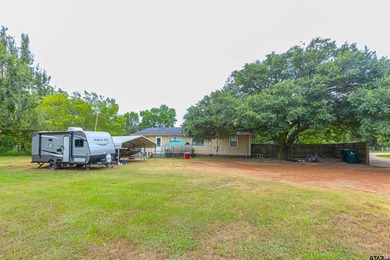Enjoy peaceful country living just minutes from the fishing and - photo 6