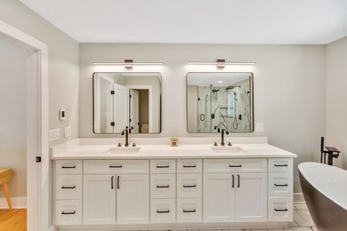 Stunning fully remodeled home presents like new construction - photo 15