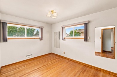 Welcome home to this well-maintained split 4-bedroom - photo 16