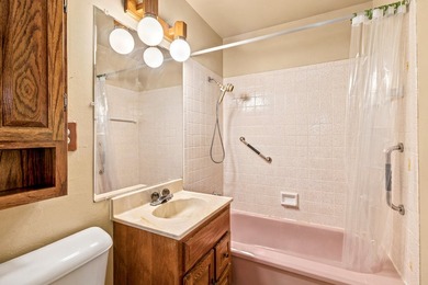 Welcome home to this well-maintained split 4-bedroom - photo 19