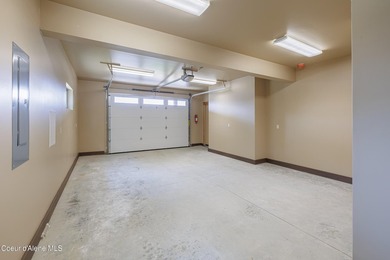 Welcome to ''Grandview 'Jumbo' Condos'', a fusion of luxury and - photo 20
