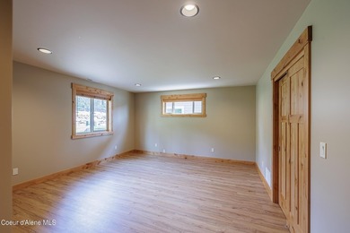 Welcome to ''Grandview 'Jumbo' Condos'', a fusion of luxury and - photo 21