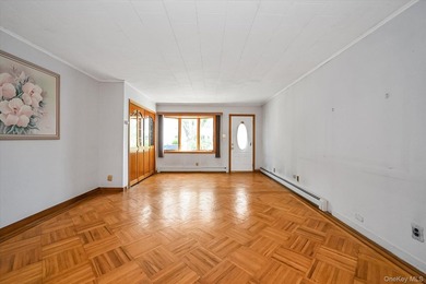 A charming semi-detached 3-bedroom Colonial in Bayside sits on a - photo 2