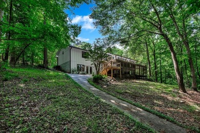 Stunning fully remodeled home presents like new construction - photo 44