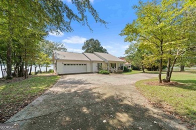 Lake Home For Sale in Eatonton, Georgia