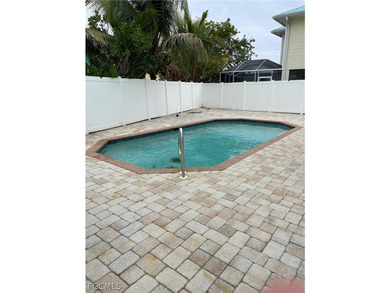 This house is just 5 minutes away from putting your toes in the - photo 3