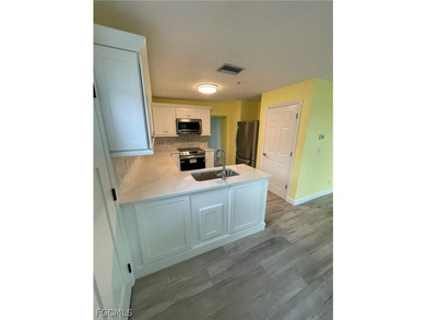 This house is just 5 minutes away from putting your toes in the - photo 5