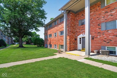 Welcome to this charming 3 bedroom, 2 bath condo offering - photo 2