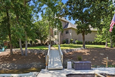 This exceptional 5,200+ square-foot waterfront residence offers - photo 40