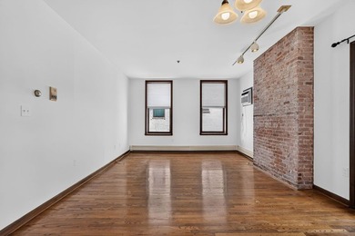 Contemporary 2 Bedroom 1 Bath apartment with private terrace and - photo 2