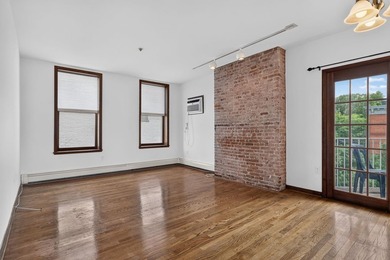 Contemporary 2 Bedroom 1 Bath apartment with private terrace and - photo 4