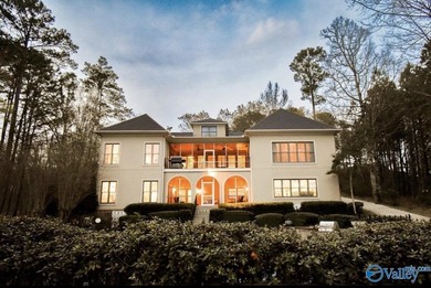 Experience golf course living in this beautifully positioned - photo 1