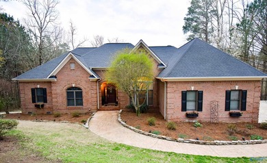 Experience golf course living in this beautifully positioned - photo 2