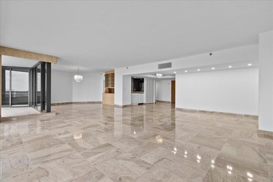 INTRODUCING 1955 - LAKE POINT TOWER.... RARELY OFFERED 55 STACK - photo 6