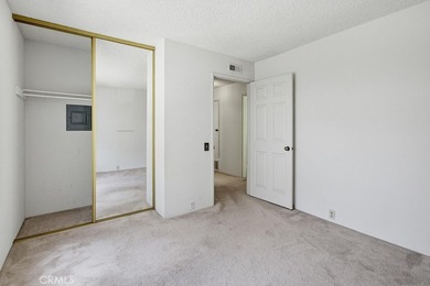 Great opportunity to own this lovely end-unit townhome priced - photo 18