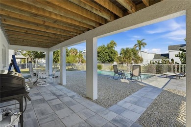Charming coastal retreat ideally located on the south end of - photo 33