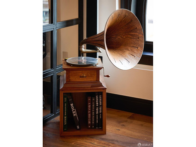 Behold the Bold! Welcome to an Art collector's ultimate - photo 26
