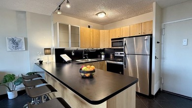 Enjoy the luxury of a top Gold Coast highrise and million-dollar - photo 4