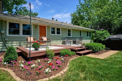 Perfectly maintained and move-in ready, this exceptional home - photo 2