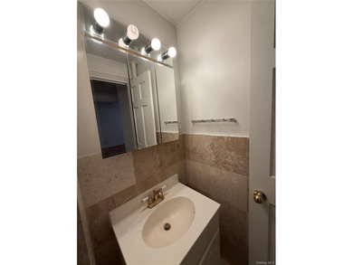 Welcome to this charming prewar 1-bedroom, 1-bathroom co-op - photo 6