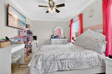 Discover this stylish, spacious, and well-kept 4-bedroom, 2 - photo 28