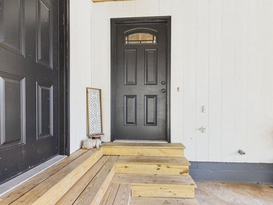 Recently remodeled 2 or 3-bedroom, 2-bath home situated on 0.33 - photo 2