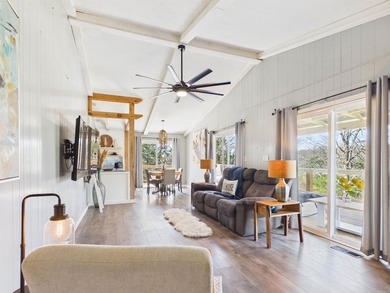 Recently remodeled 2 or 3-bedroom, 2-bath home situated on 0.33 - photo 4
