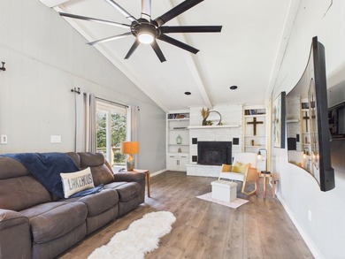 Recently remodeled 2 or 3-bedroom, 2-bath home situated on 0.33 - photo 6